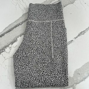 Athleta Salutation Stash II Textured Tight M